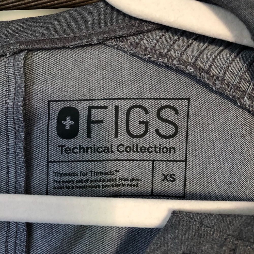 Figs scrub top graphite